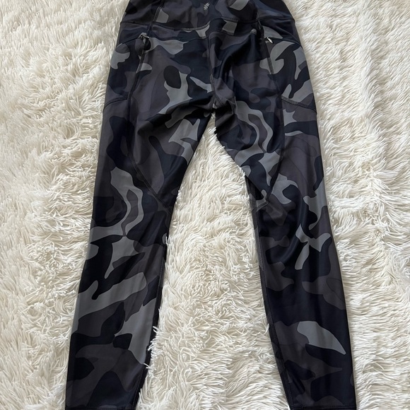 Athleta Elation Camo 7/8 Tight - size S - Picture 2 of 5
